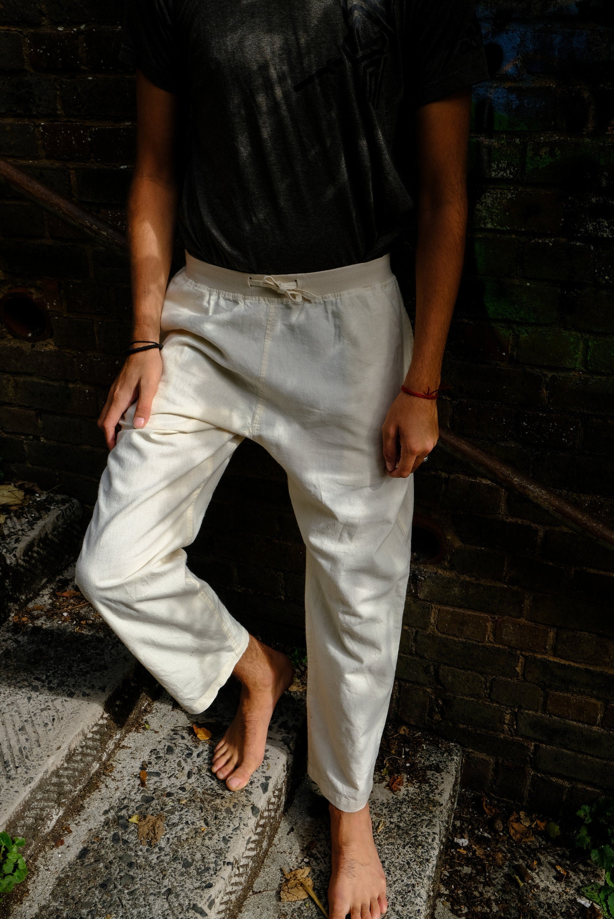 INDIAN TERRAIN Slim Fit Men Cream Trousers - Buy INDIAN TERRAIN Slim Fit Men  Cream Trousers Online at Best Prices in India | Flipkart.com